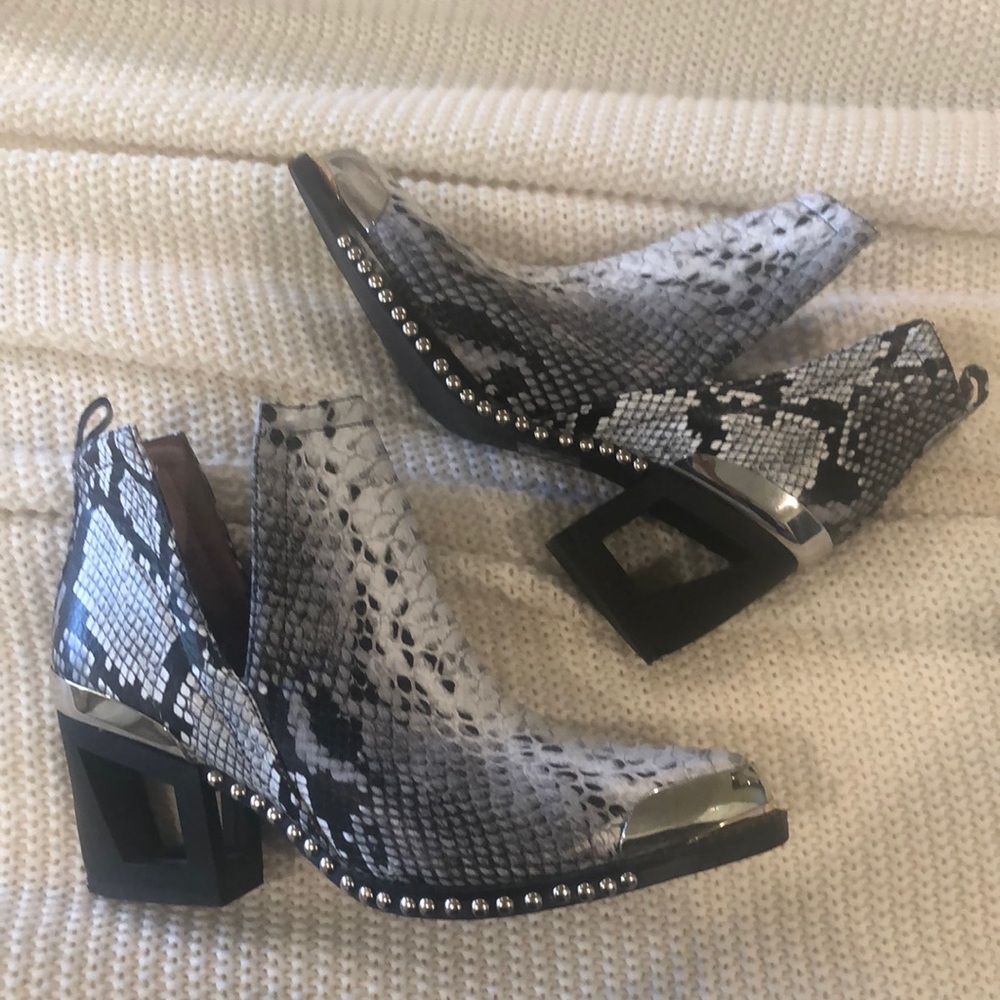 JEFFREY CAMPBELL OPTIMUM MHS SIZE 6.5